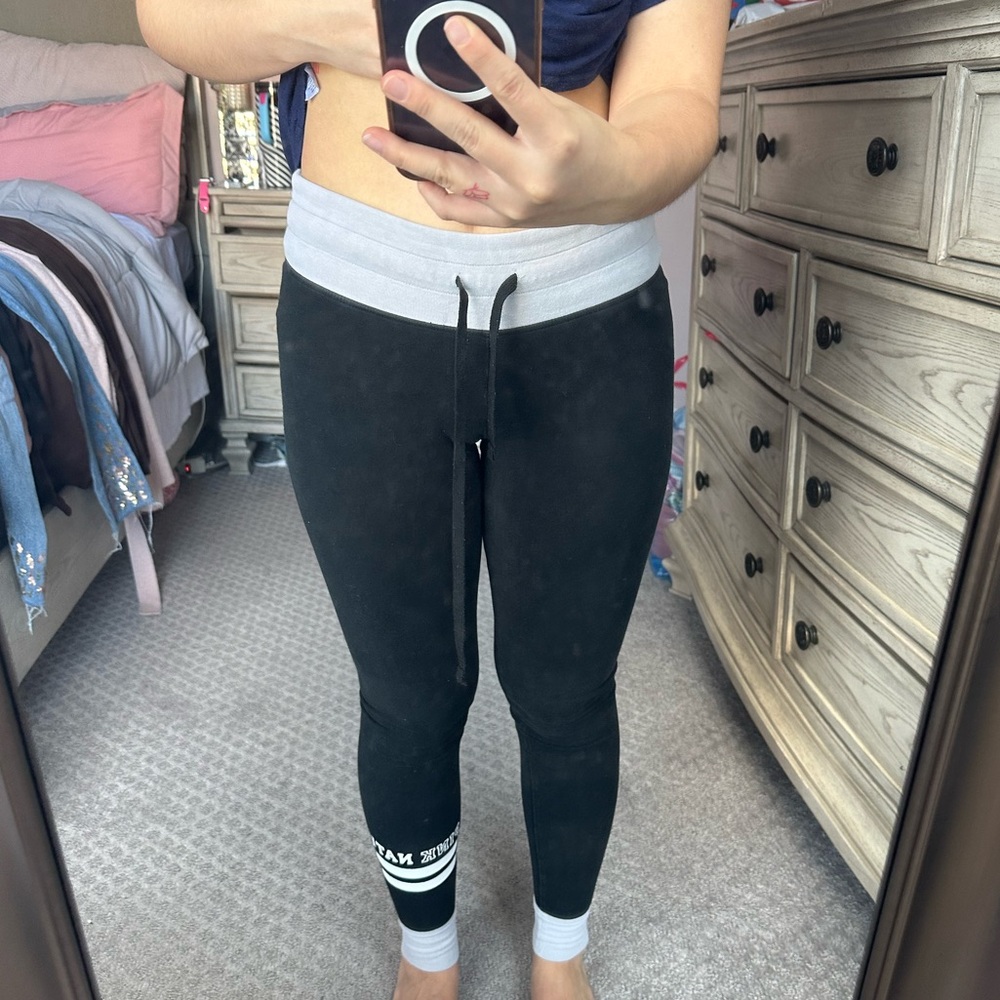 PINK yoga leggings